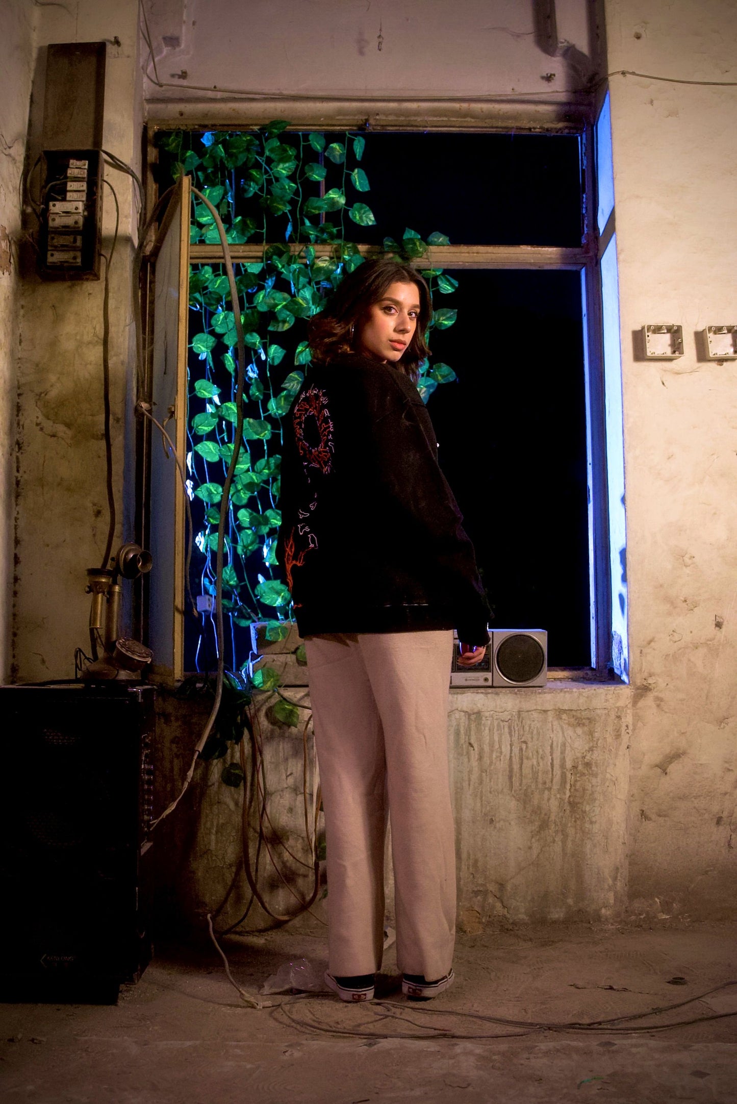 Junoon black sweatshirt - Qafilastudio